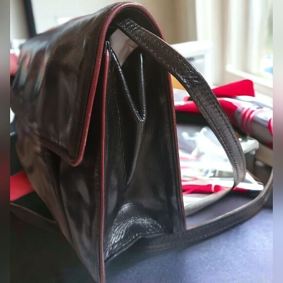 Bottega Veneta VTG Black Leather Top Flap Crossbody Bag in Good Condition - Picture 7 of 12